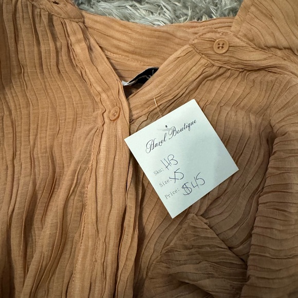 Hazel women’s Button Up ( sizes XS and M) - Picture 4 of 4
